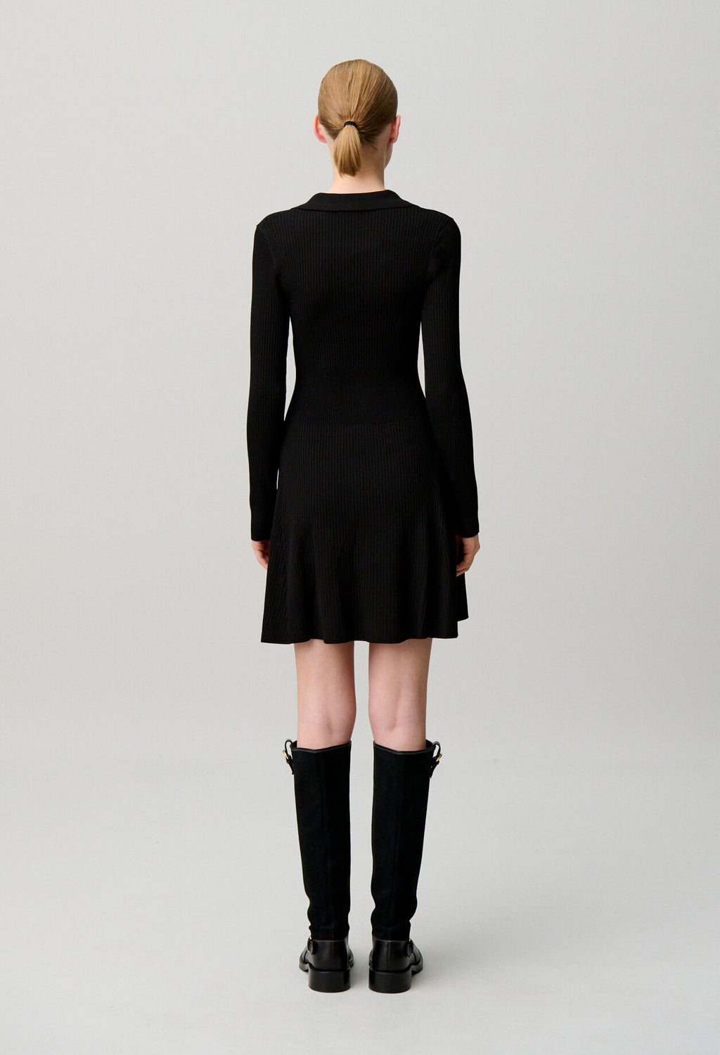 Short fine-knit dress
